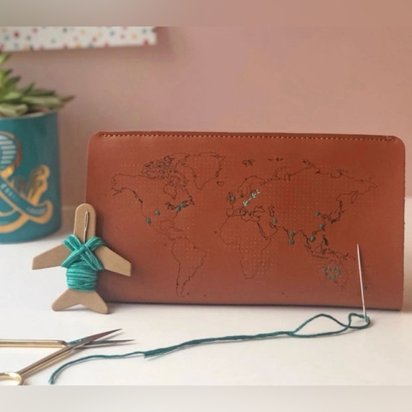 NWT NIB Stitch Where You'Ve Been Travel Leather Wallet By Chasing Threads w/ Pen - Picture 4 of 5